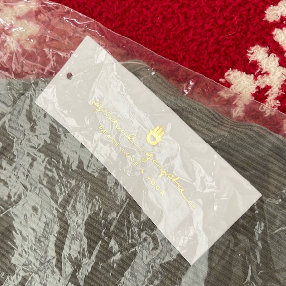 Spiritual Gangster Amor Crop Top NWT - Picture 3 of 4